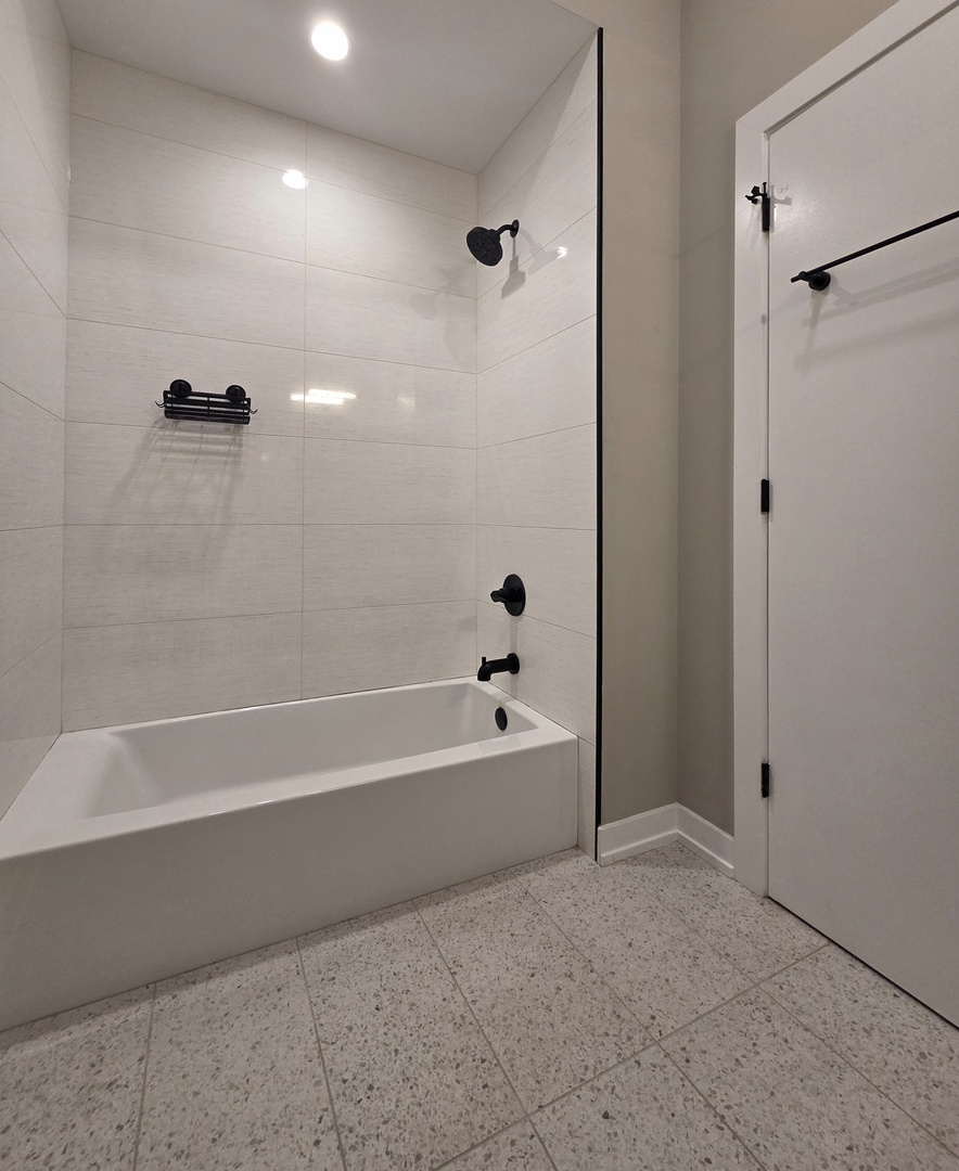 3217 N Clark Street 405 Property Photo 14