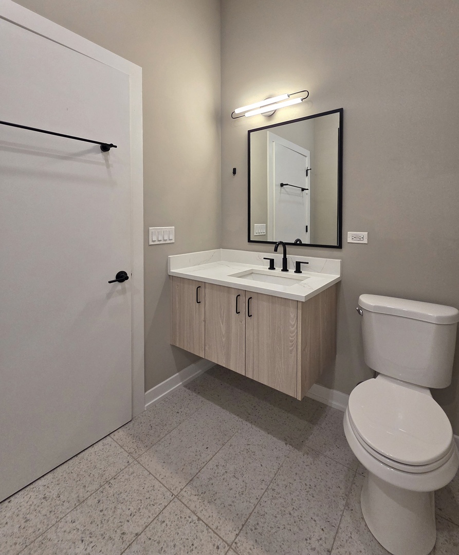 3217 N Clark Street 405 Property Photo 15