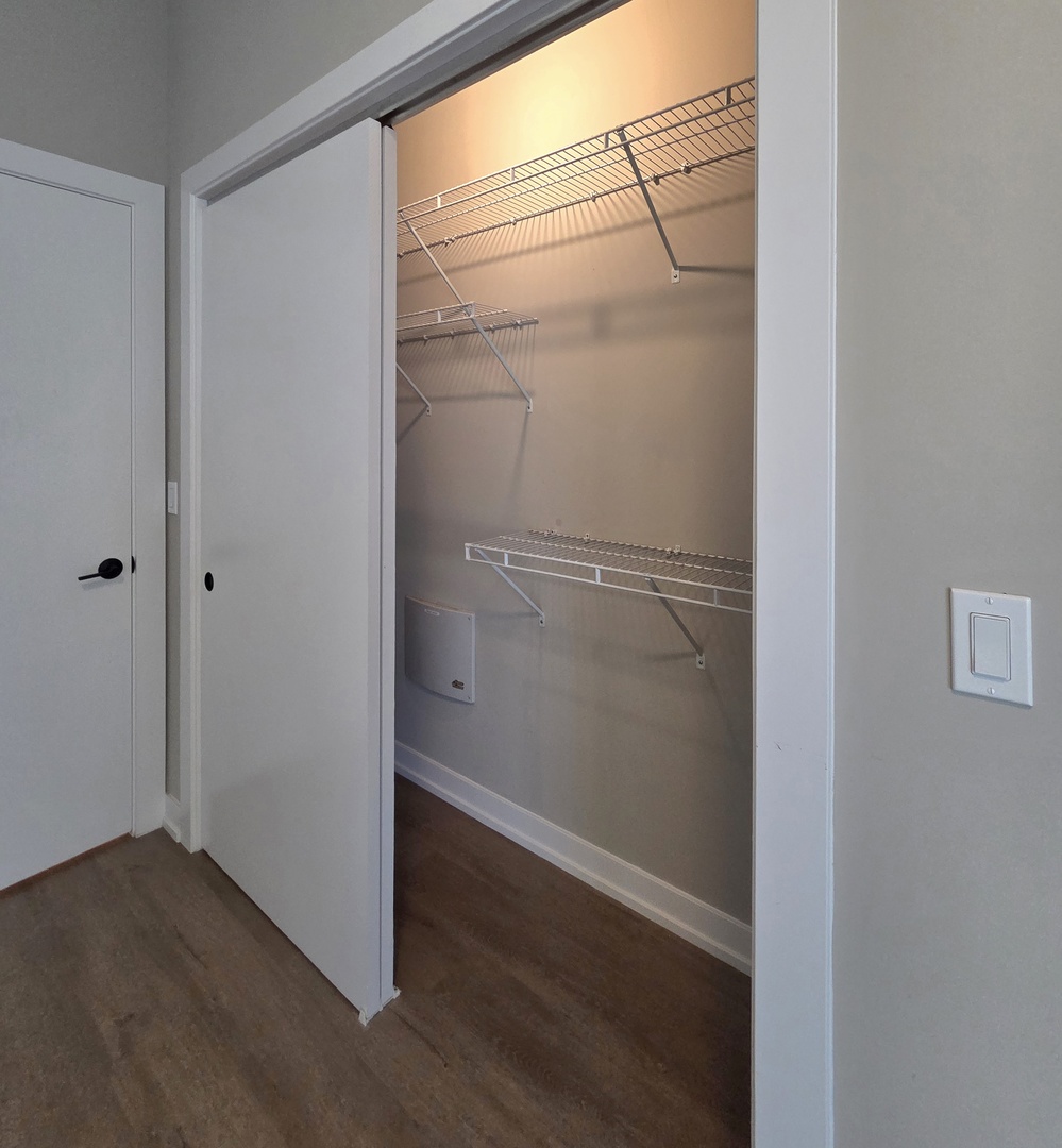 3217 N Clark Street 405 Property Photo 17
