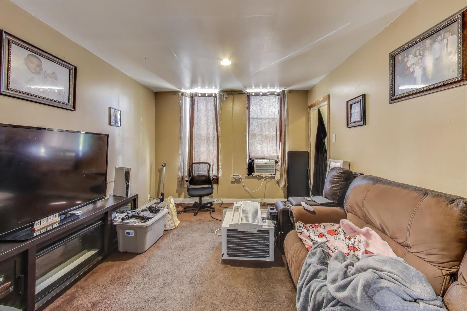 2625 S Central Park Avenue Property Photo 9