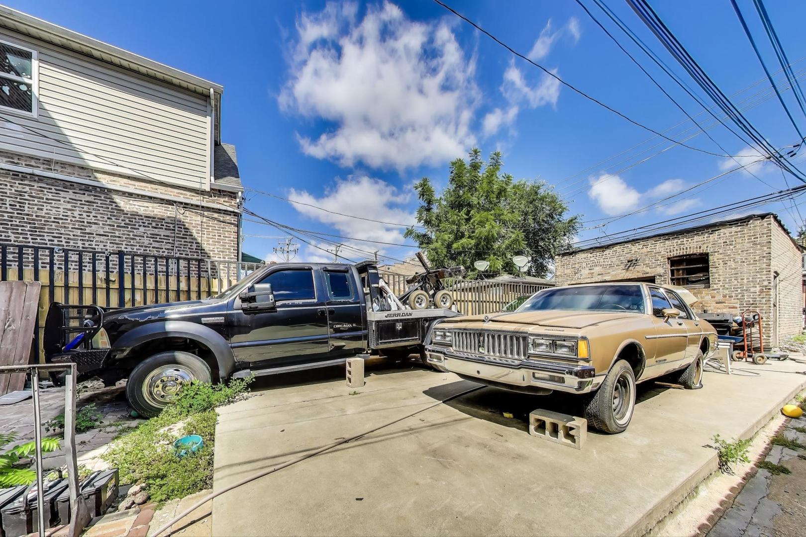 2625 S Central Park Avenue Property Photo 19