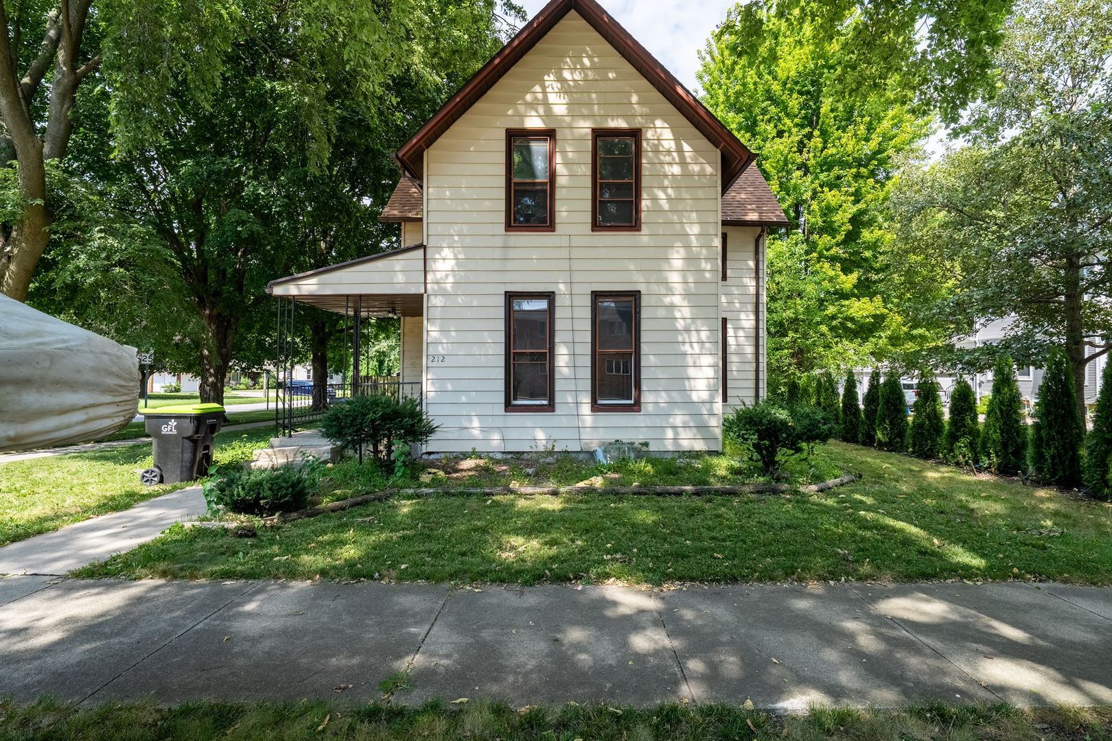 212 W Maple Street Property Photo 1