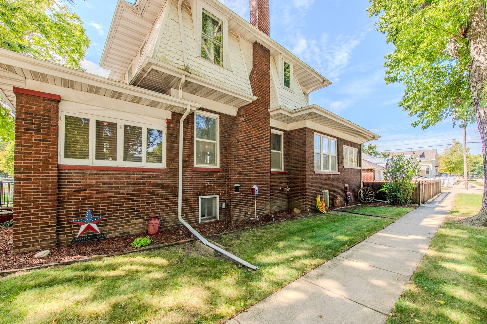 426 E Jefferson Street Property Photo 2