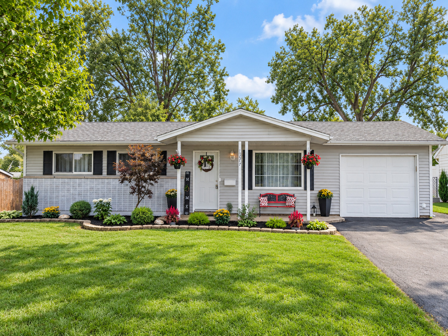 10227 Hilltop Drive Property Photo 1