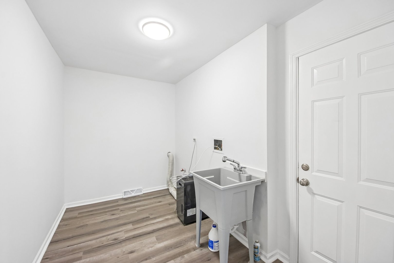 10227 Hilltop Drive Property Photo 14