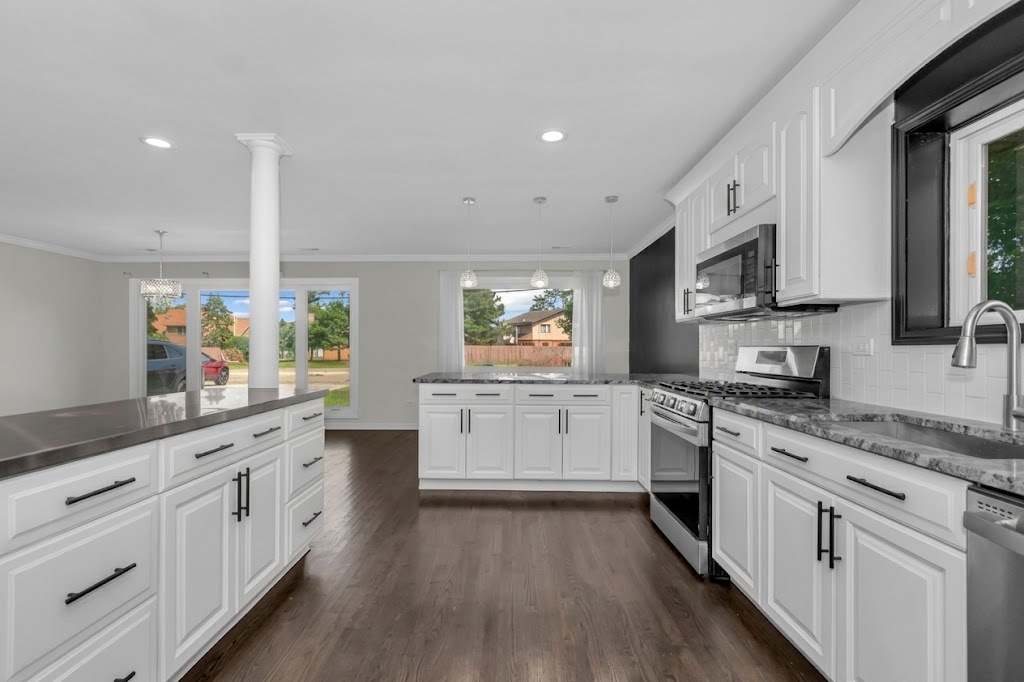 19232 Kedzie Avenue Property Photo 3