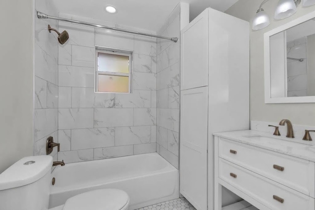 19232 Kedzie Avenue Property Photo 8