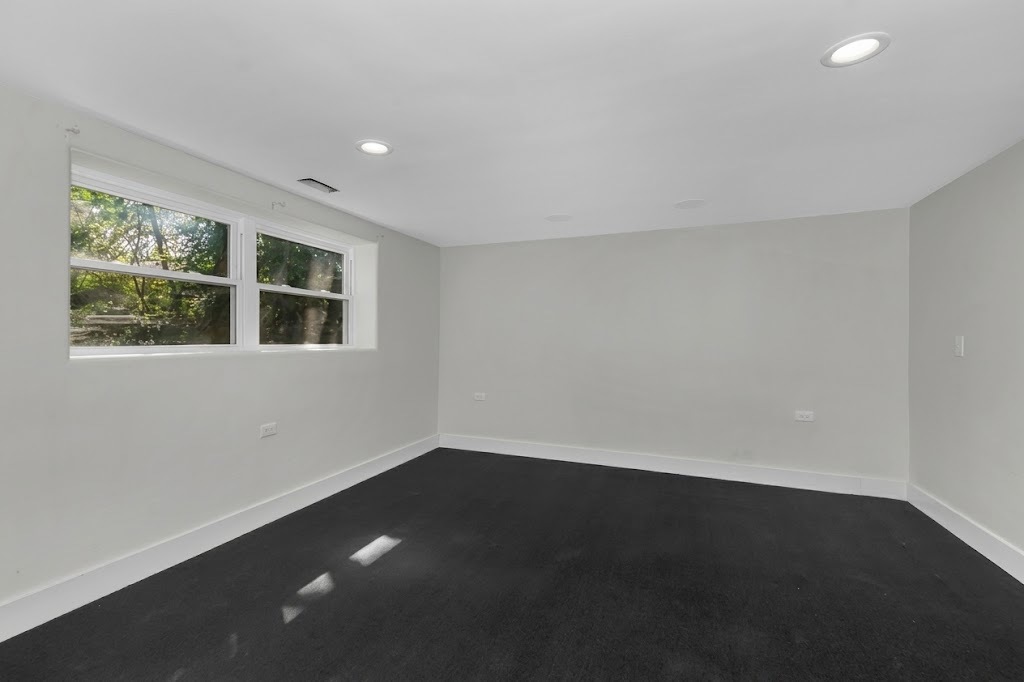 19232 Kedzie Avenue Property Photo 11