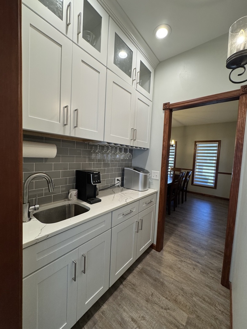 1404 Silverthorne Drive Property Photo 6