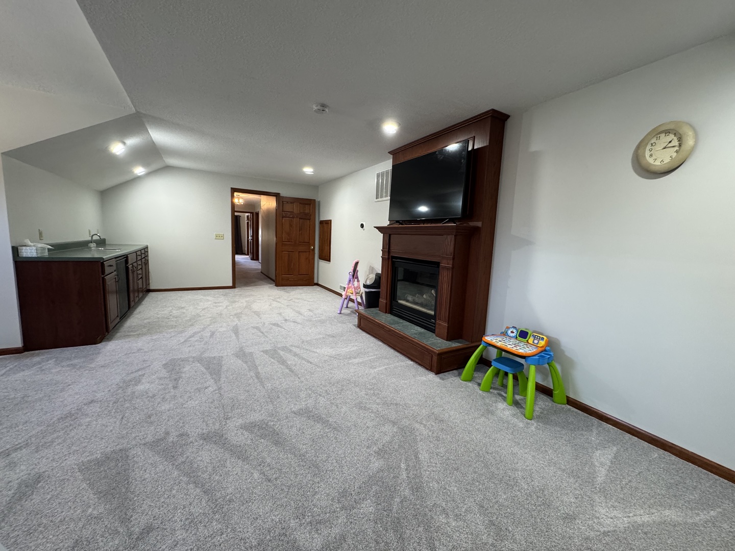 1404 Silverthorne Drive Property Photo 7