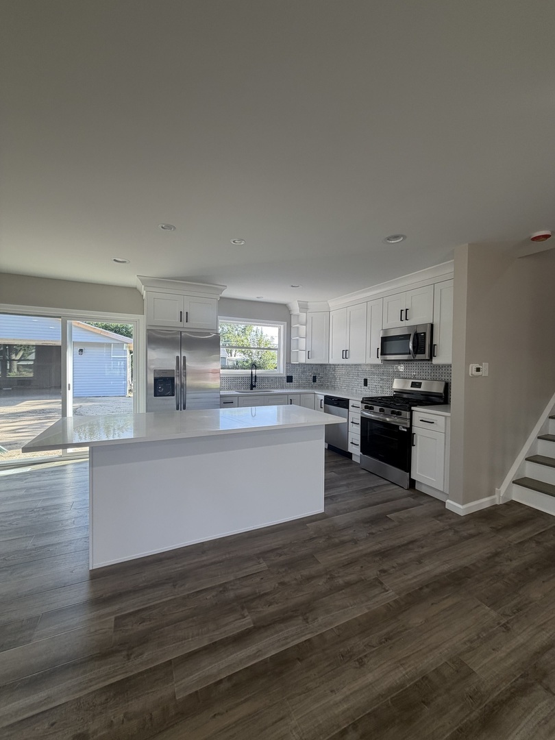 547 Redwood Road Property Photo 4