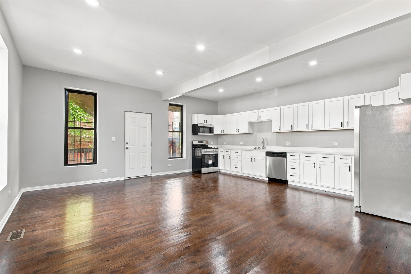 6401 S Maryland Avenue 1 Property Photo 2