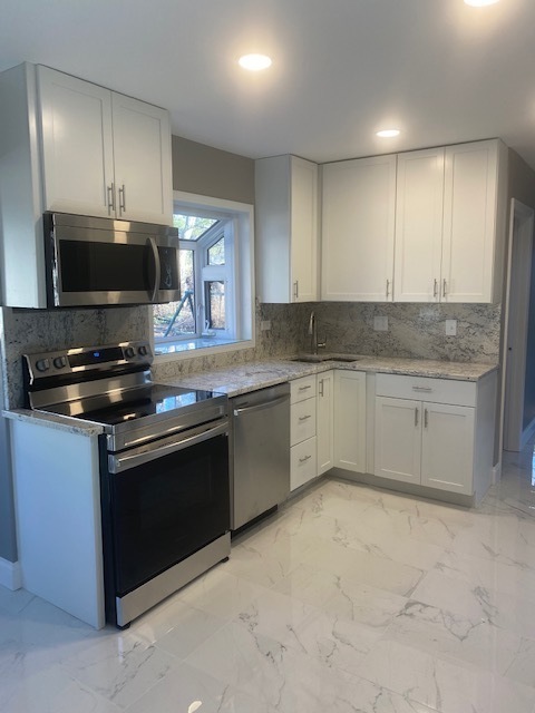405 Blue Grass Court Property Photo 3