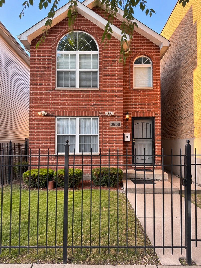 3858 W Grenshaw Street Property Photo 1