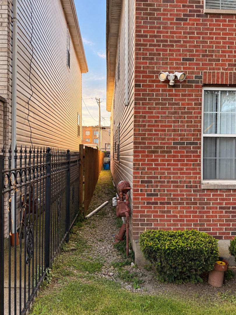 3858 W Grenshaw Street Property Photo 2