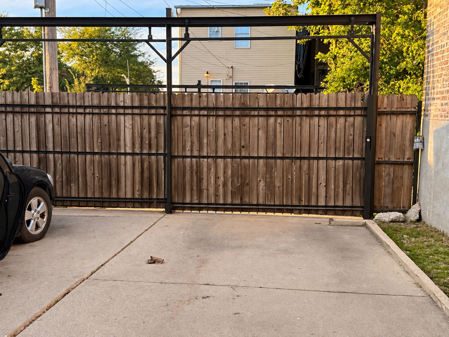3858 W Grenshaw Street Property Photo 5