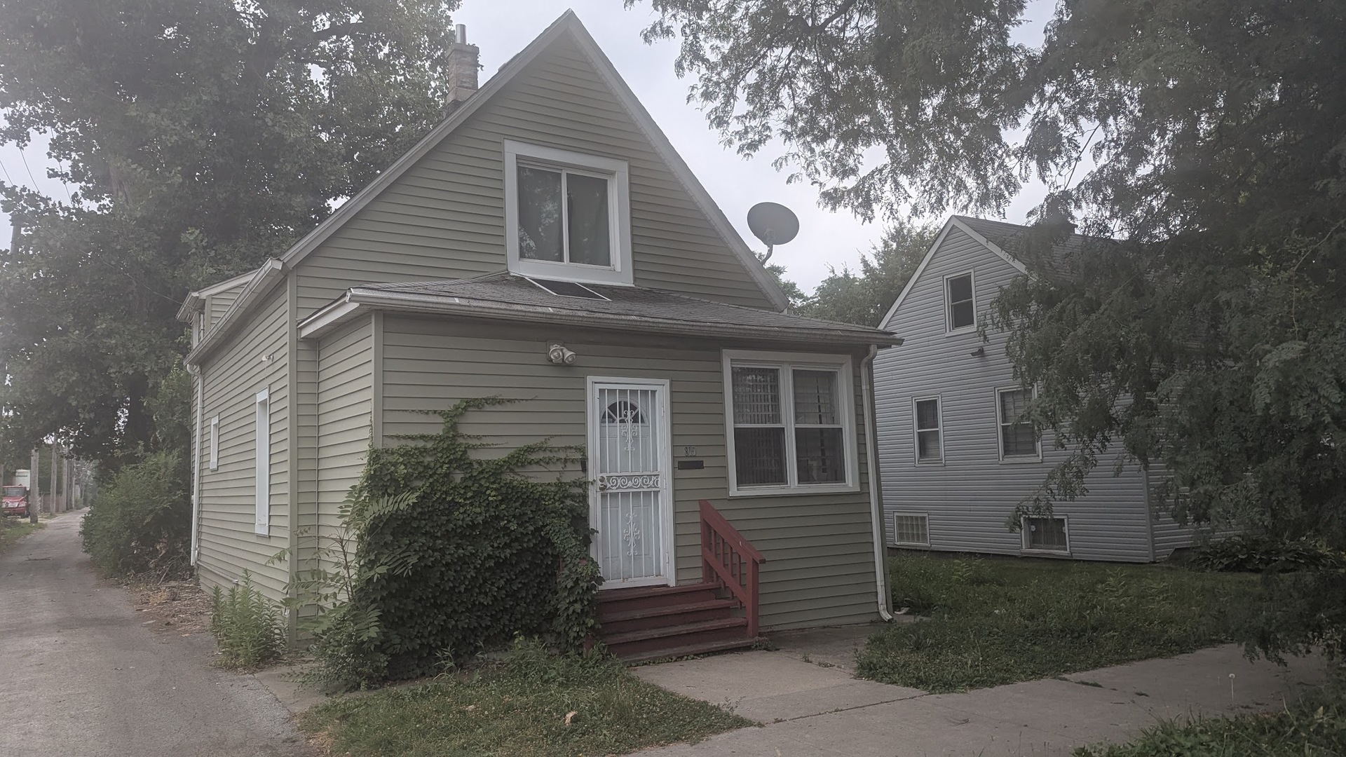 815 W 122nd Street Property Photo 2