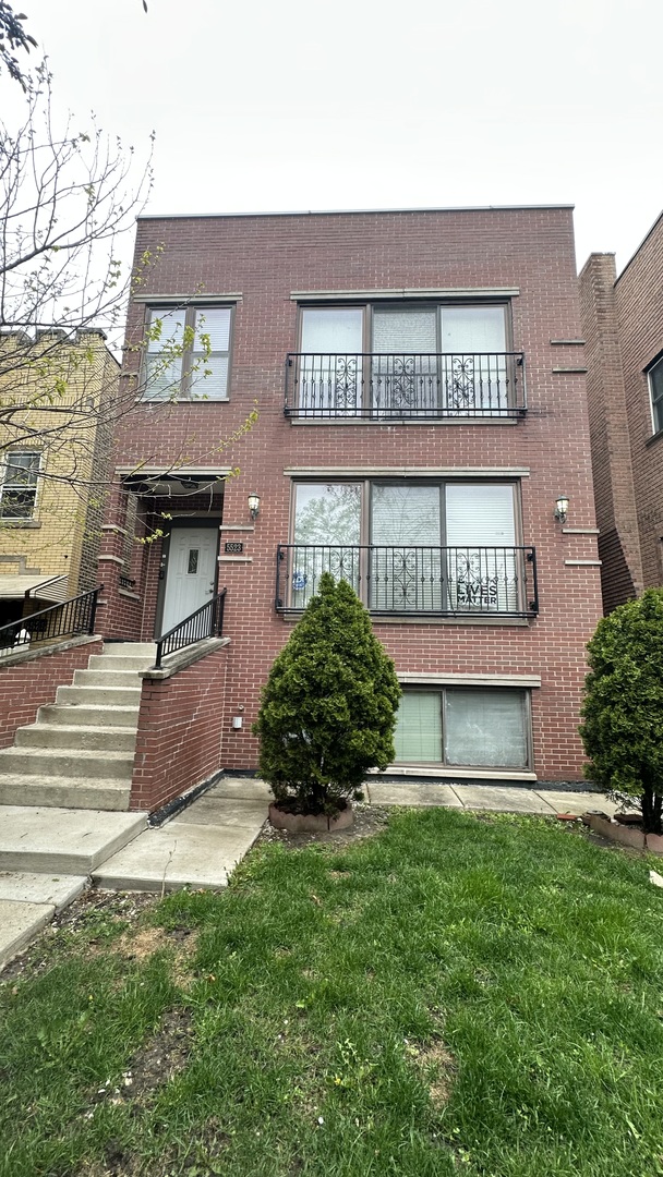 5523 N SAWYER Avenue G Property Photo 1