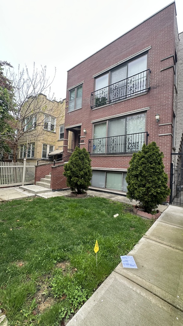 5523 N Sawyer Avenue G Property Photo 2