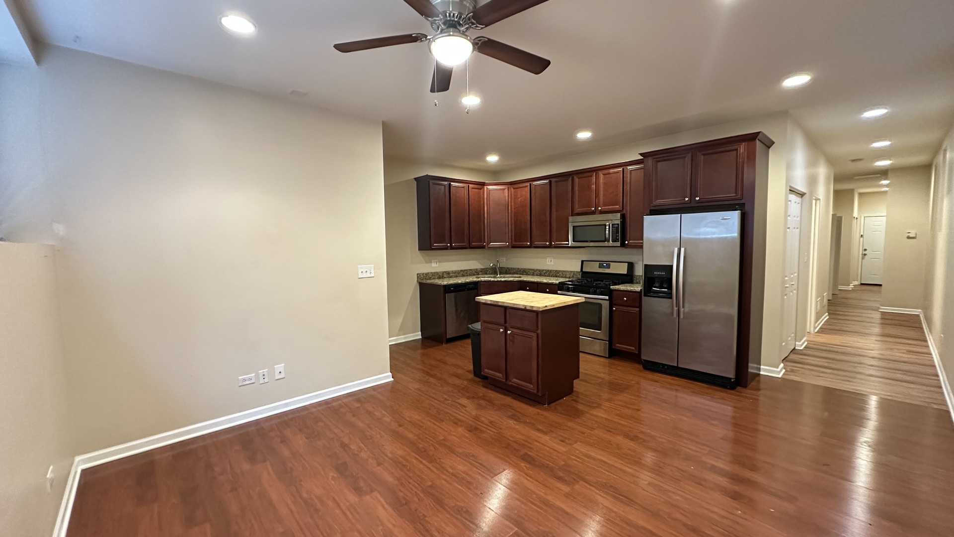 5523 N Sawyer Avenue G Property Photo 5