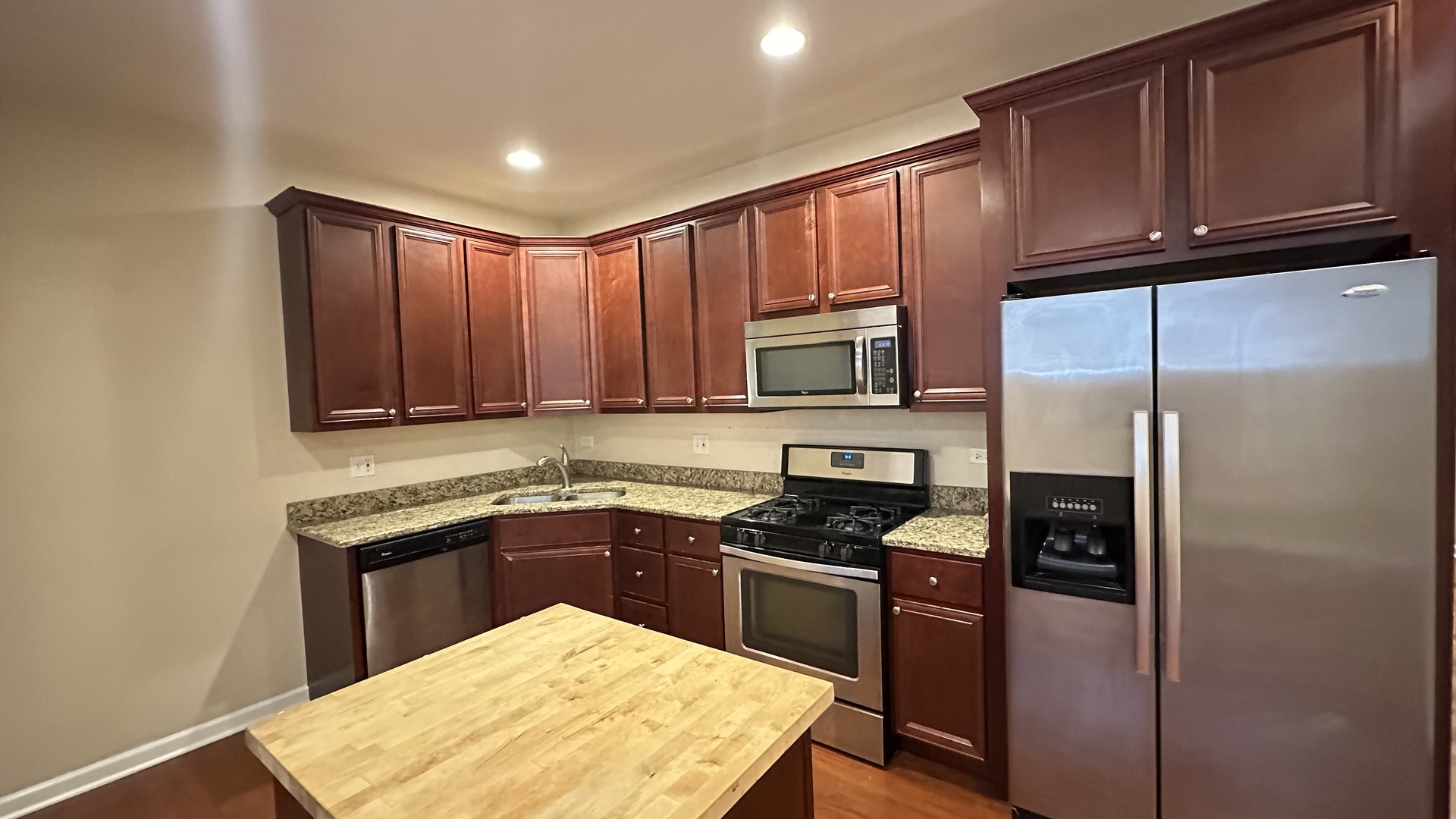 5523 N Sawyer Avenue G Property Photo 6