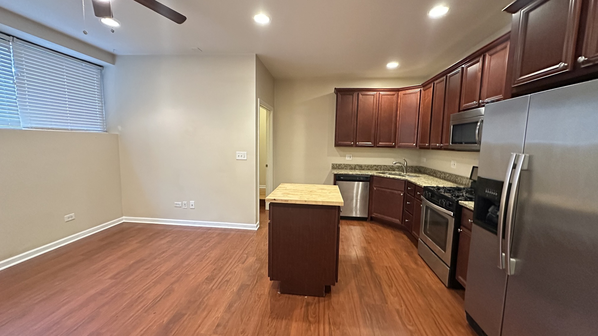 5523 N Sawyer Avenue G Property Photo 7