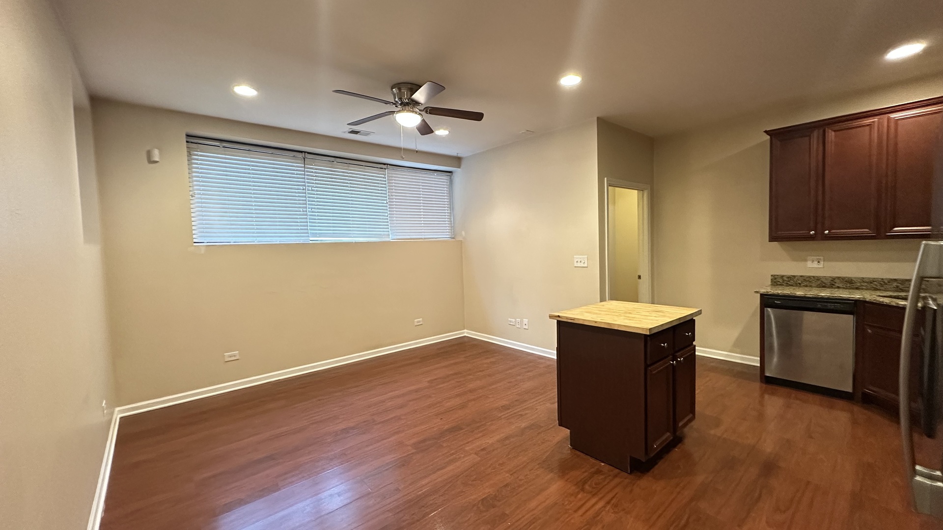 5523 N Sawyer Avenue G Property Photo 8
