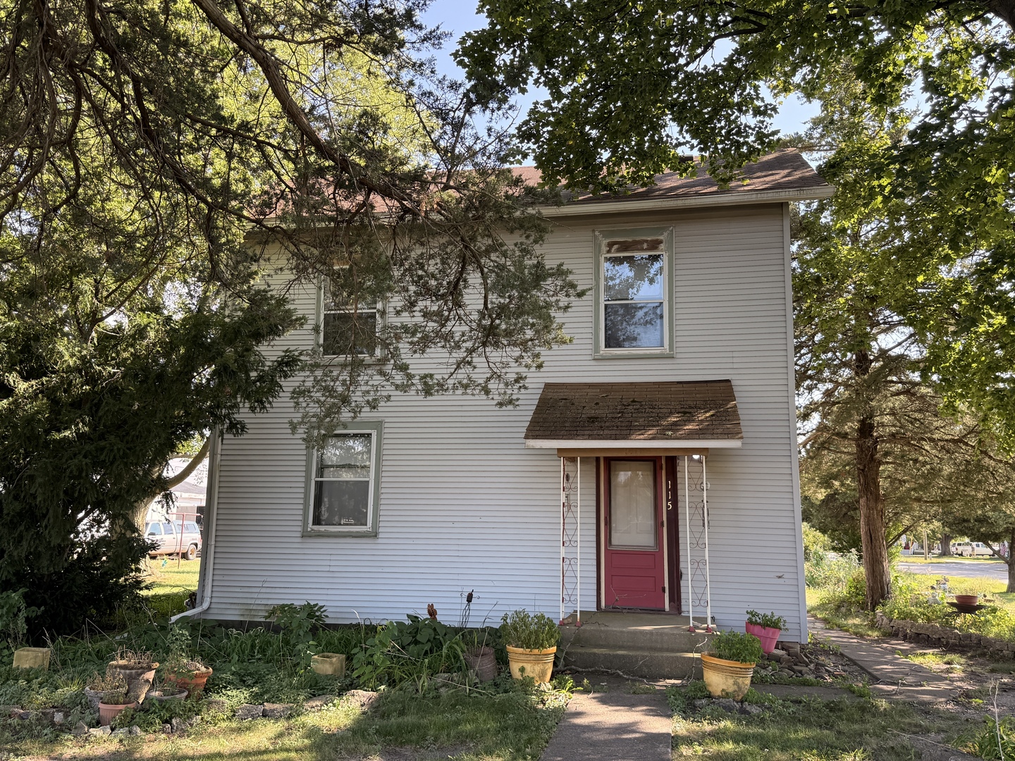 115 W James Street Property Photo 1