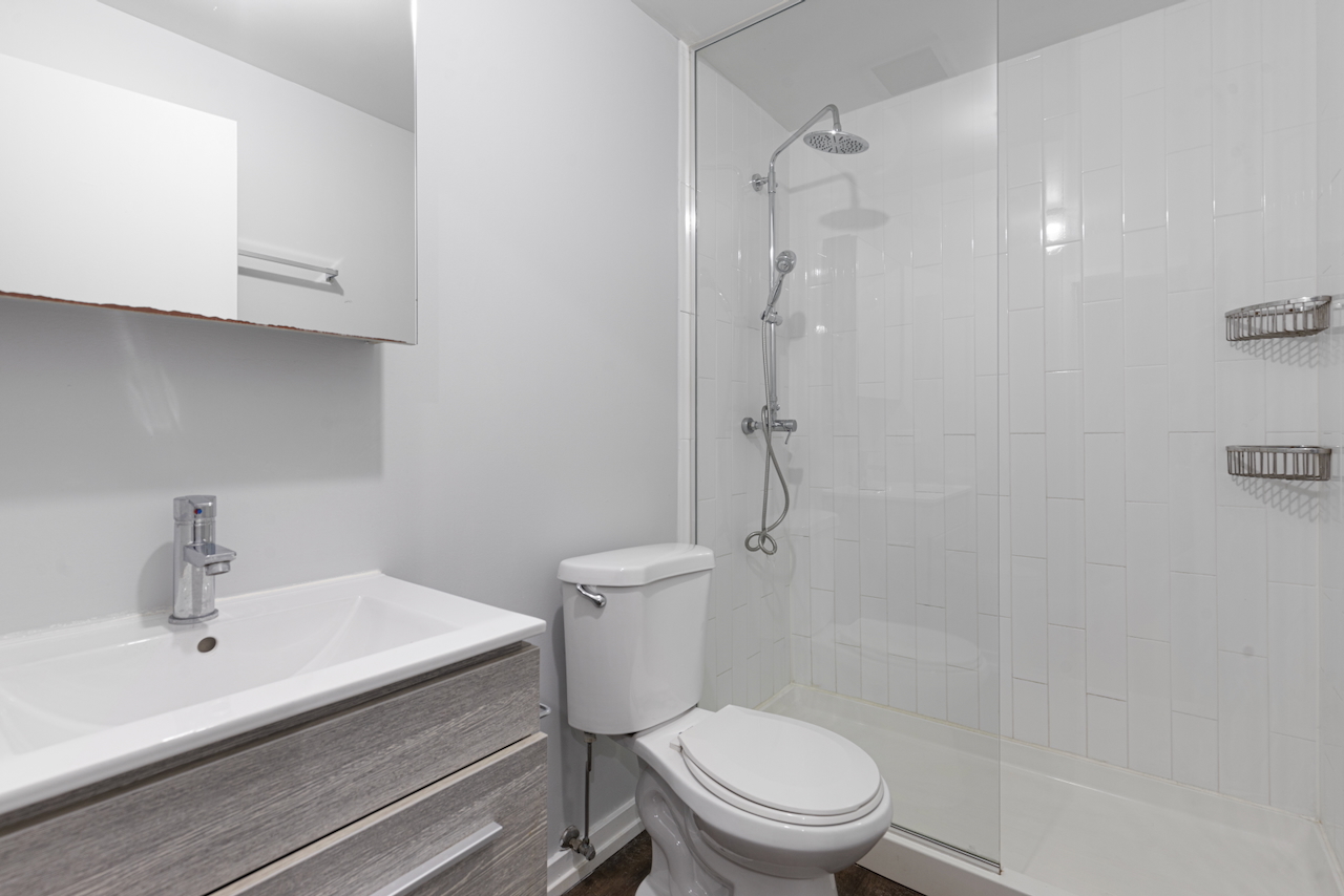 5718 N Winthrop Avenue 411 Property Photo 6