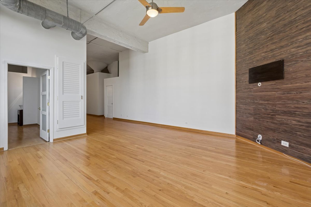 1800 W Roscoe Street 521 Property Photo 8