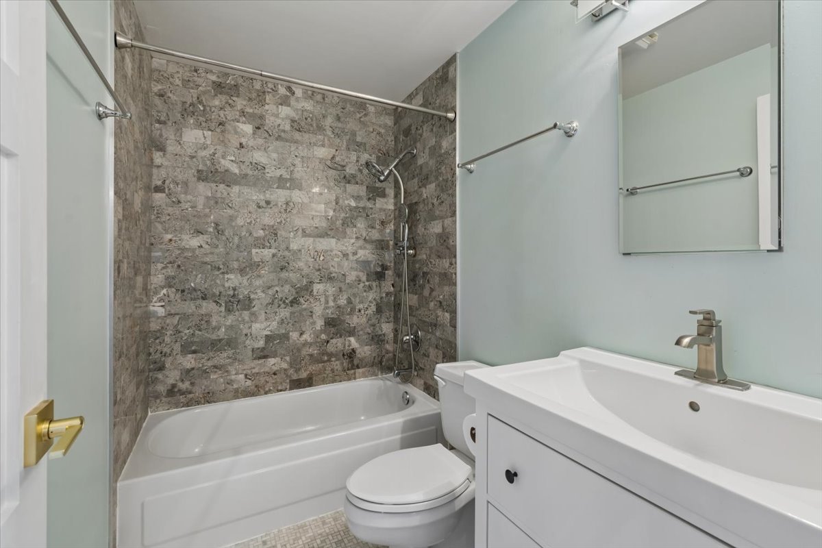 1800 W Roscoe Street 521 Property Photo 16