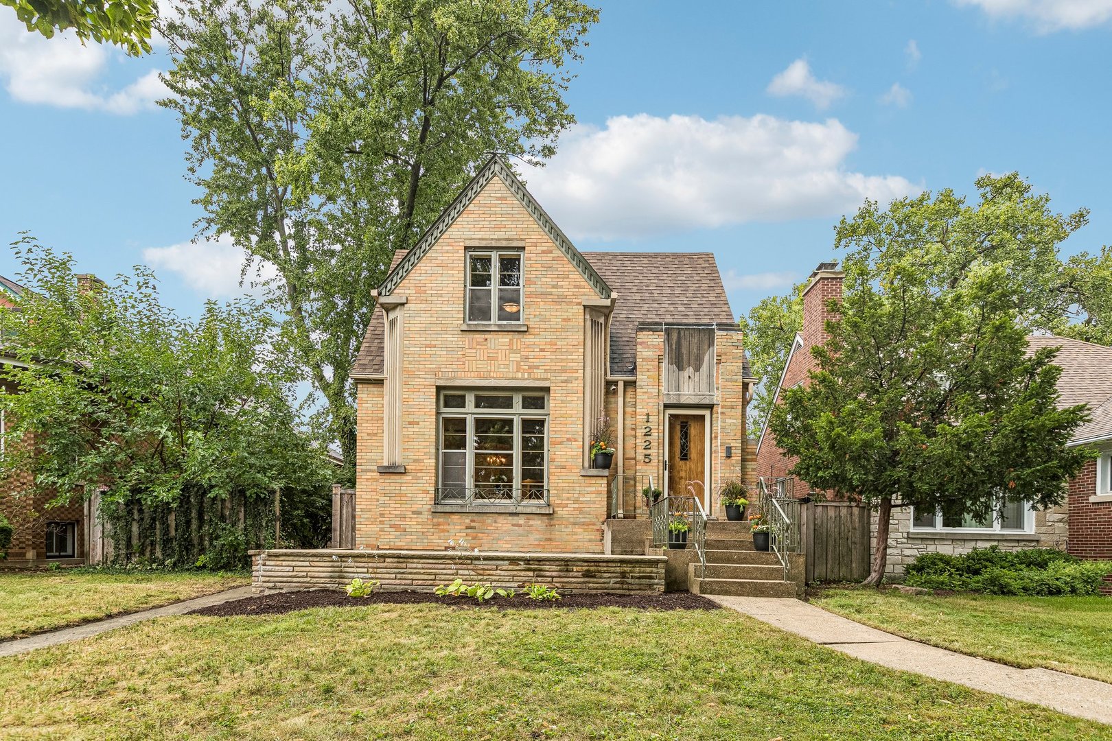 1225 N Grove Avenue Property Photo 1