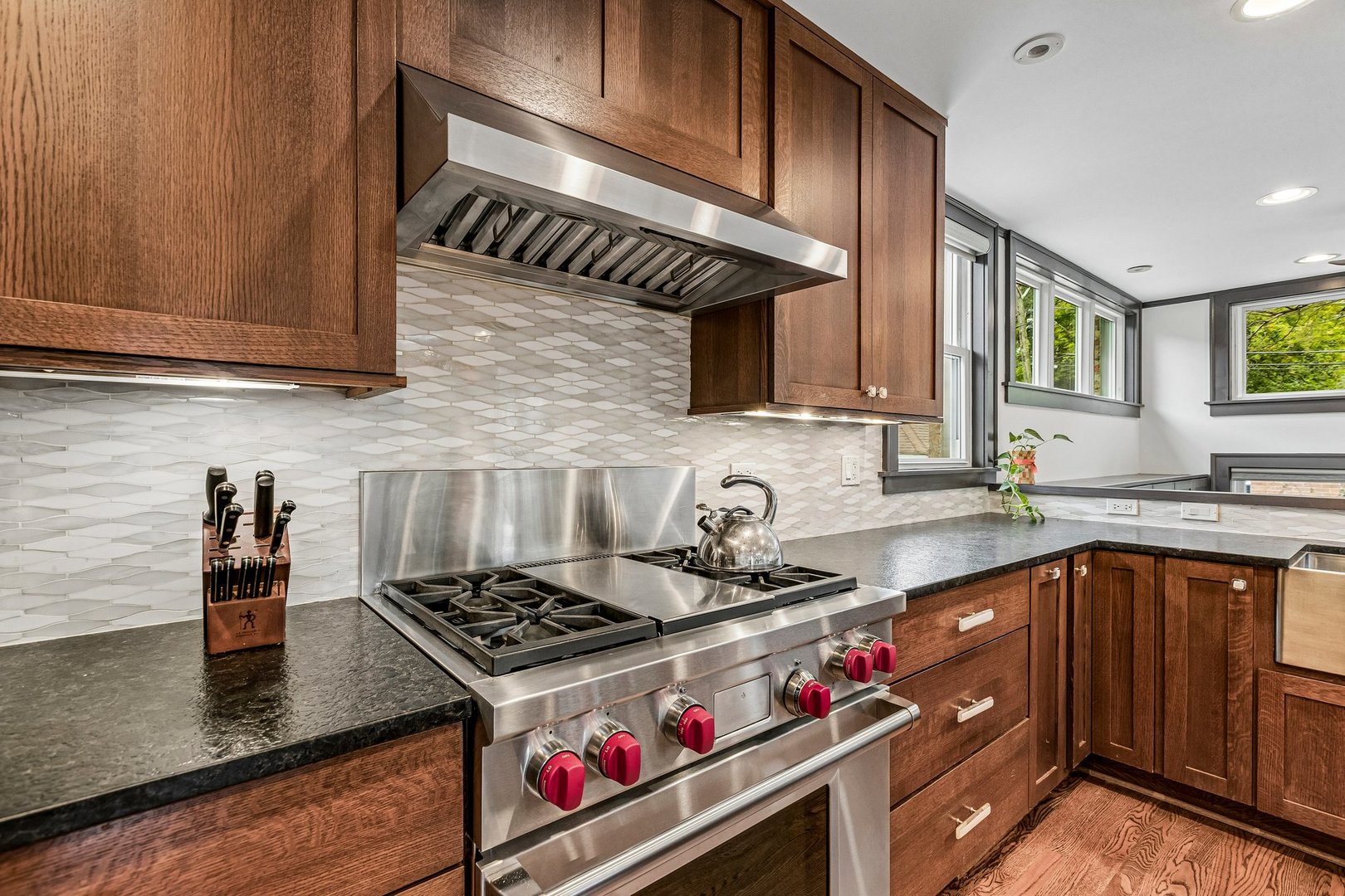 1225 N Grove Avenue Property Photo 12