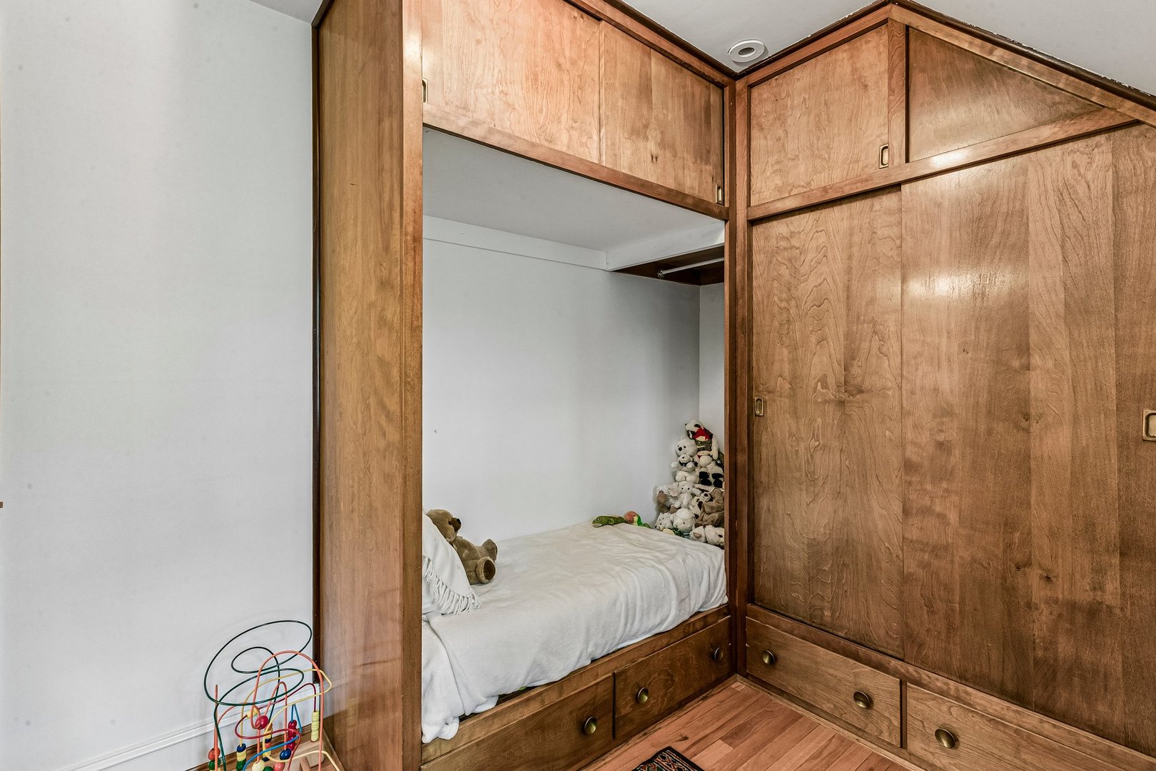 1225 N Grove Avenue Property Photo 34