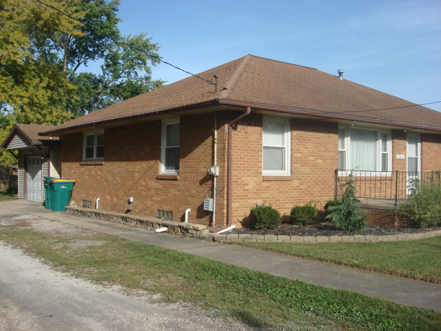 1004 Holcomb Street Property Photo 1