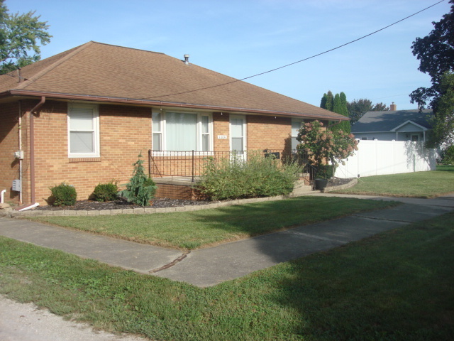 1004 Holcomb Street Property Photo 2