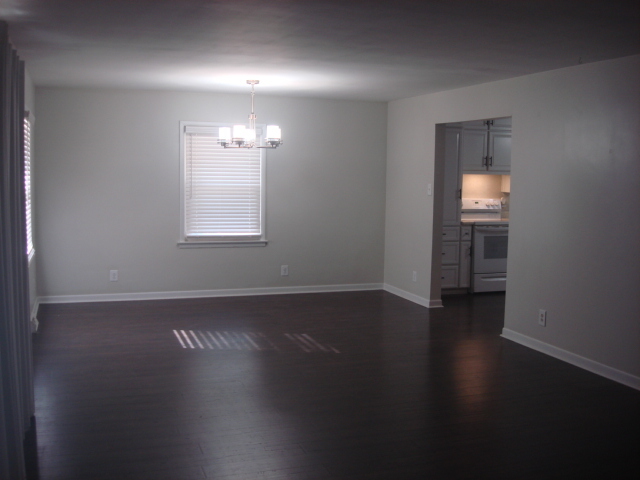1004 Holcomb Street Property Photo 12