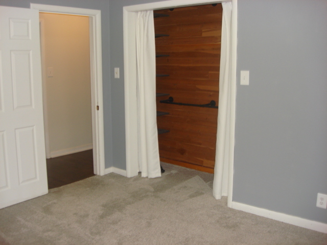 1004 Holcomb Street Property Photo 15