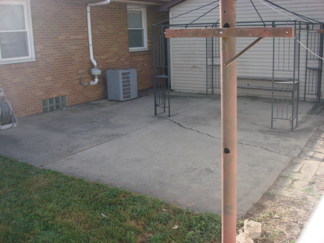 1004 Holcomb Street Property Photo 30
