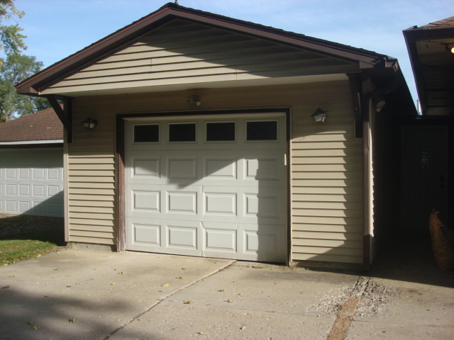 1004 Holcomb Street Property Photo 33