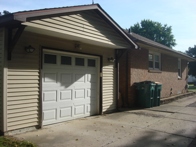 1004 Holcomb Street Property Photo 34