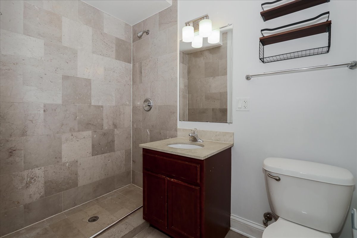 1939 W Granville Avenue 1 Property Photo 14