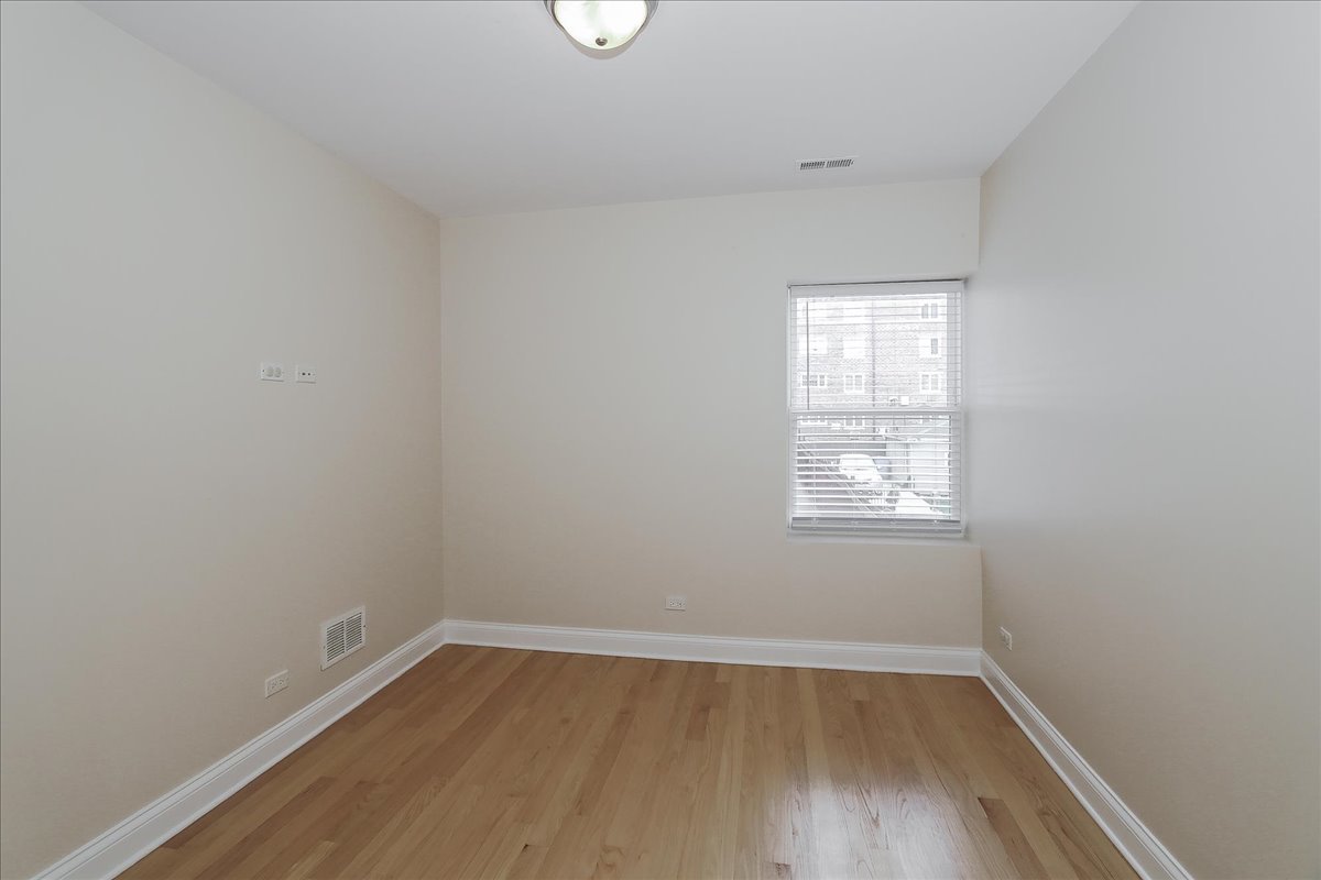 1939 W Granville Avenue 1 Property Photo 15