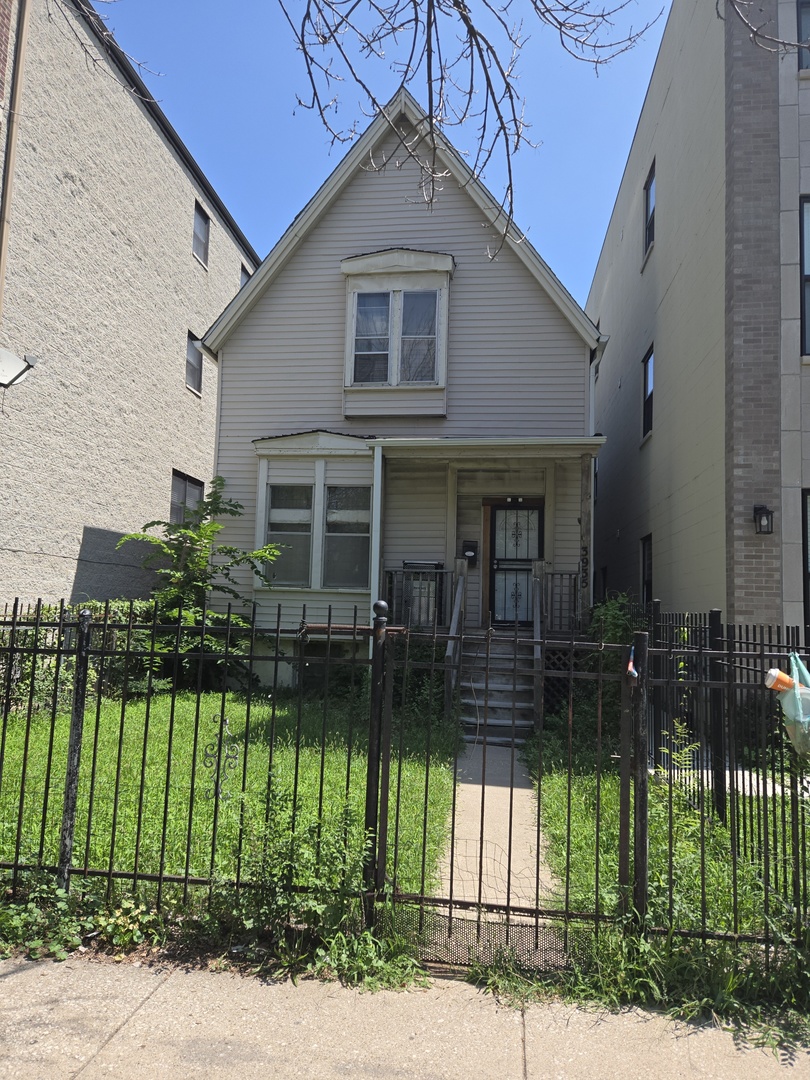 3935 S Indiana Avenue Property Photo 1