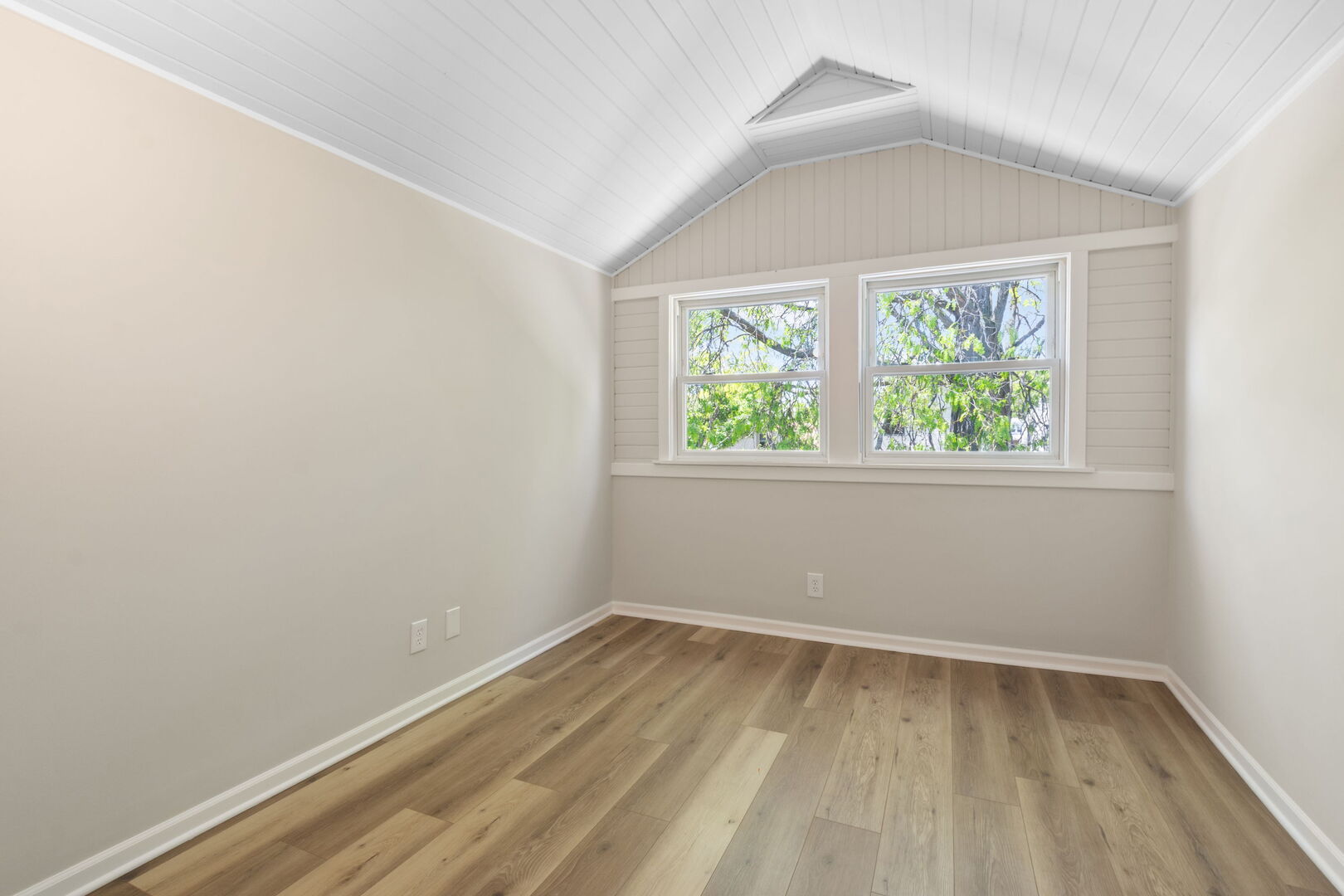5747 N Melvina Avenue Property Photo 12