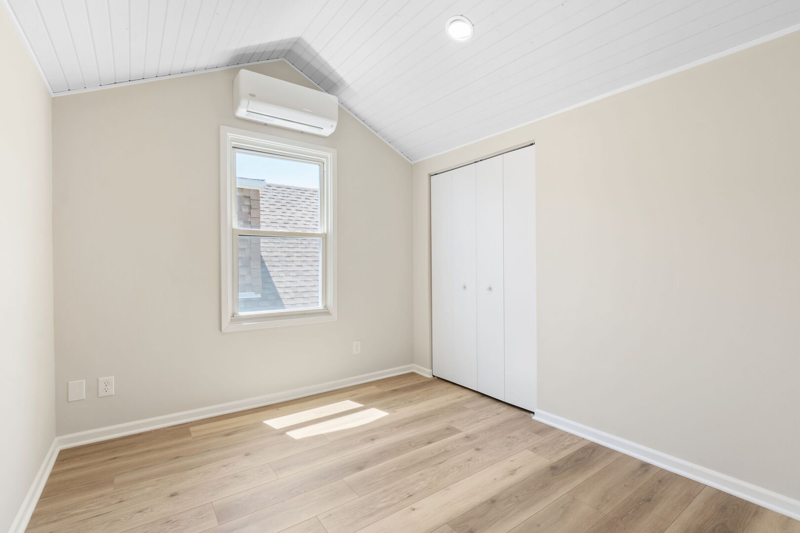 5747 N Melvina Avenue Property Photo 13