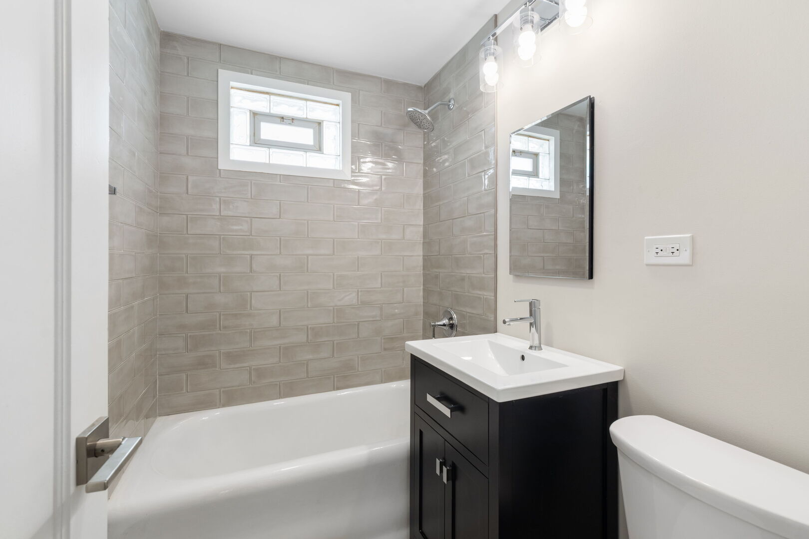 5747 N Melvina Avenue Property Photo 20