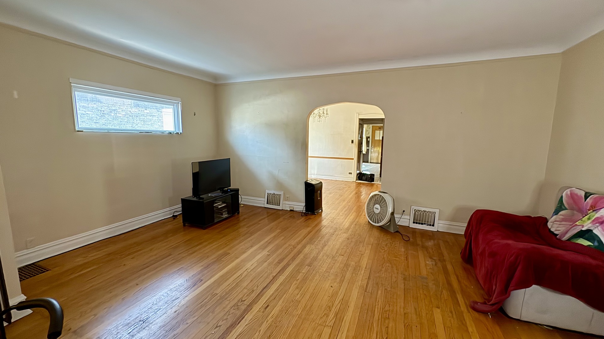 1232 N Mayfield Avenue Property Photo 2