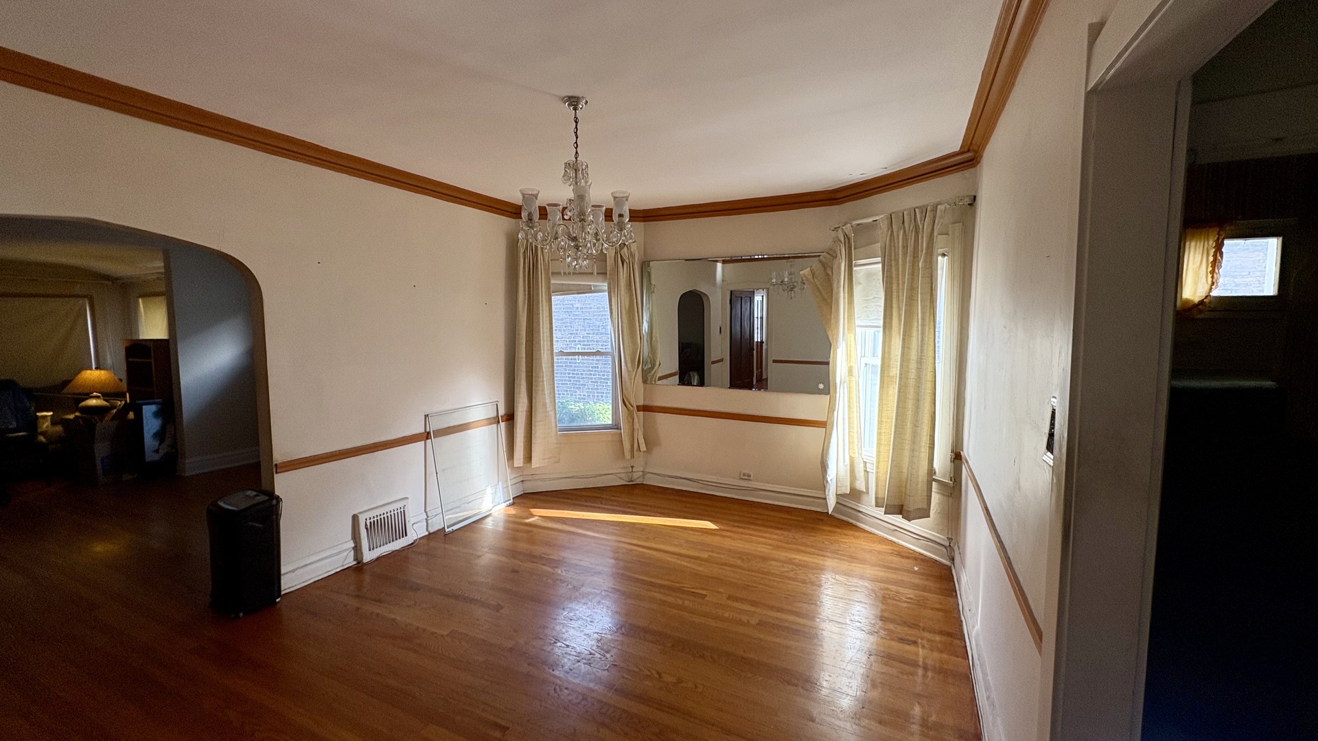 1232 N Mayfield Avenue Property Photo 3