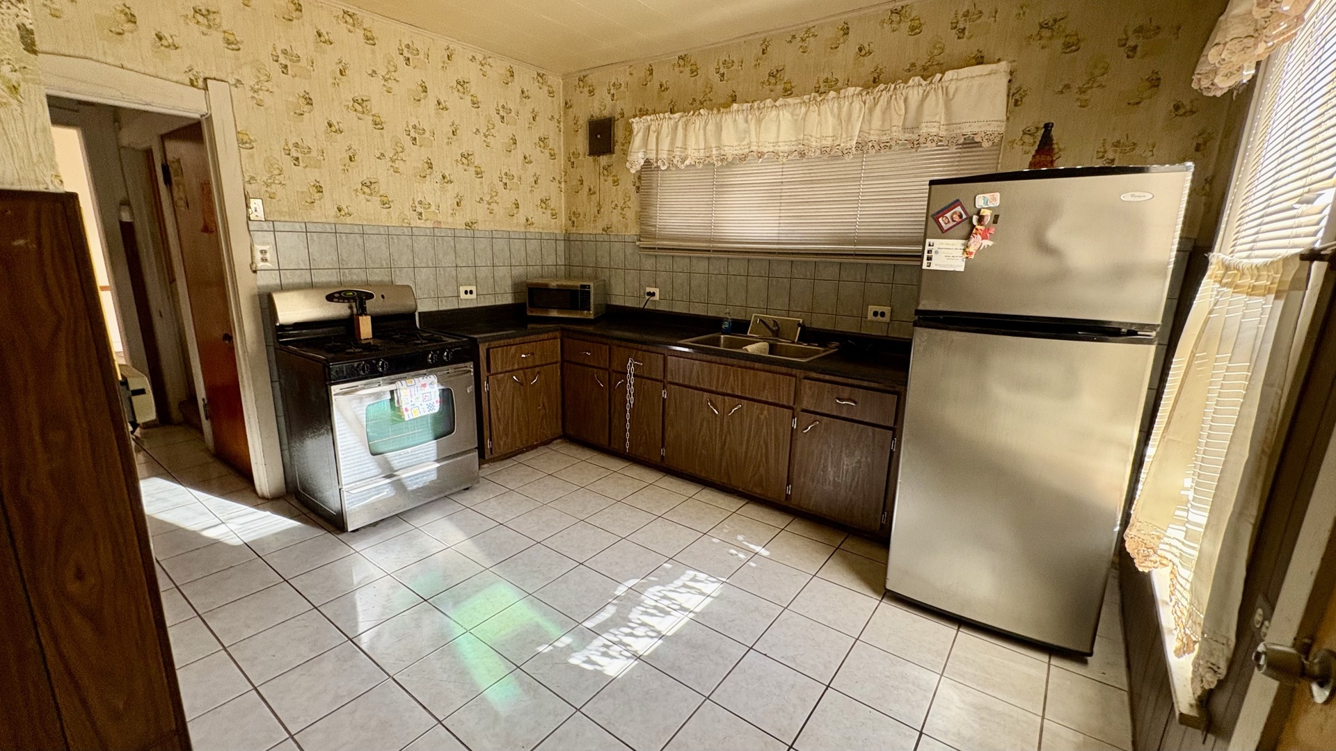 1232 N Mayfield Avenue Property Photo 4